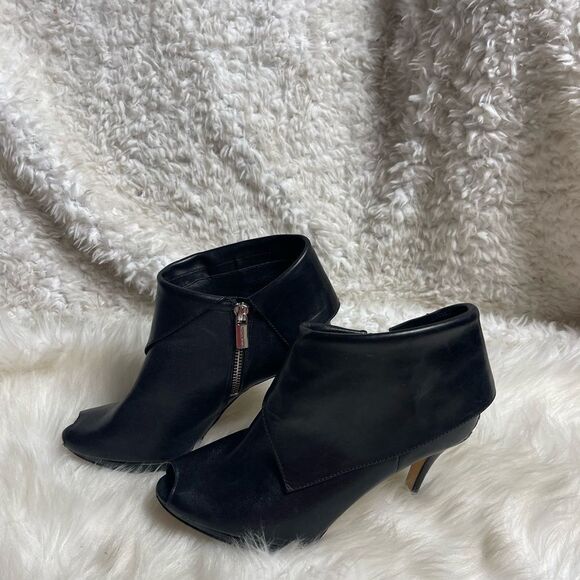 Michael Kors Kendra leather black ankle heels boots peep toe side zipper SZ8M - Picture 4 of 12